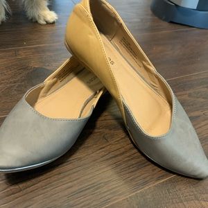 Point-toed flats